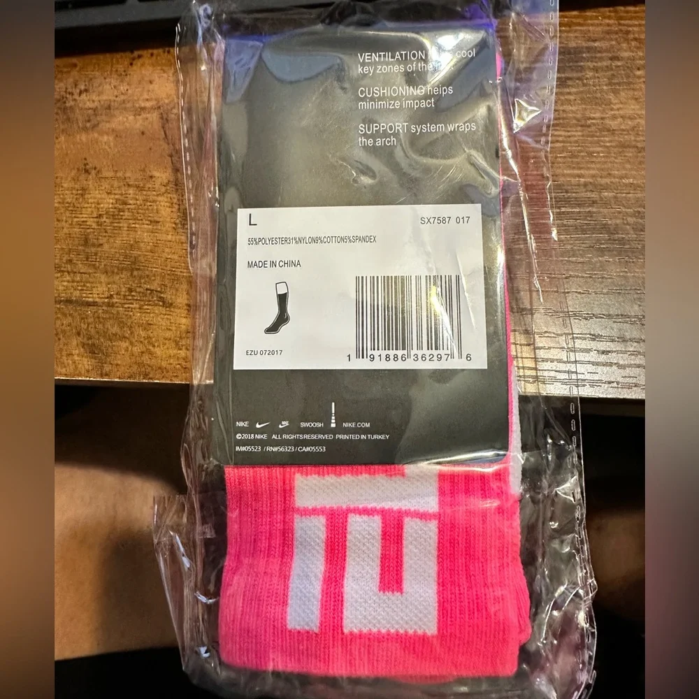 NWT Nike Elite Crew Basketball Socks RARE 2018 Neon Pink Sz L M 8-12 W 10-13